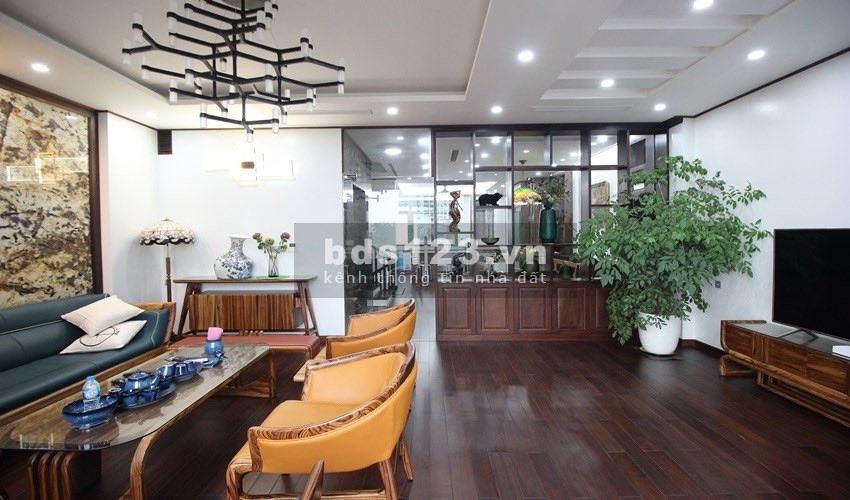 Bán nhà Quận Tây Hồ 43mx5 tầng, 3 oto vào 7,9 tỷ lh 0963401959