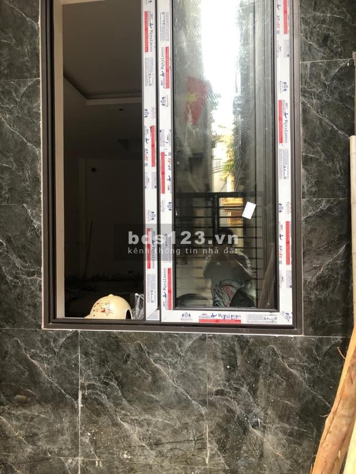Bán gấp nhà mới xây trong ngõ đường Cầu Giấy Hà Nội 39m, 5,9 tỷ