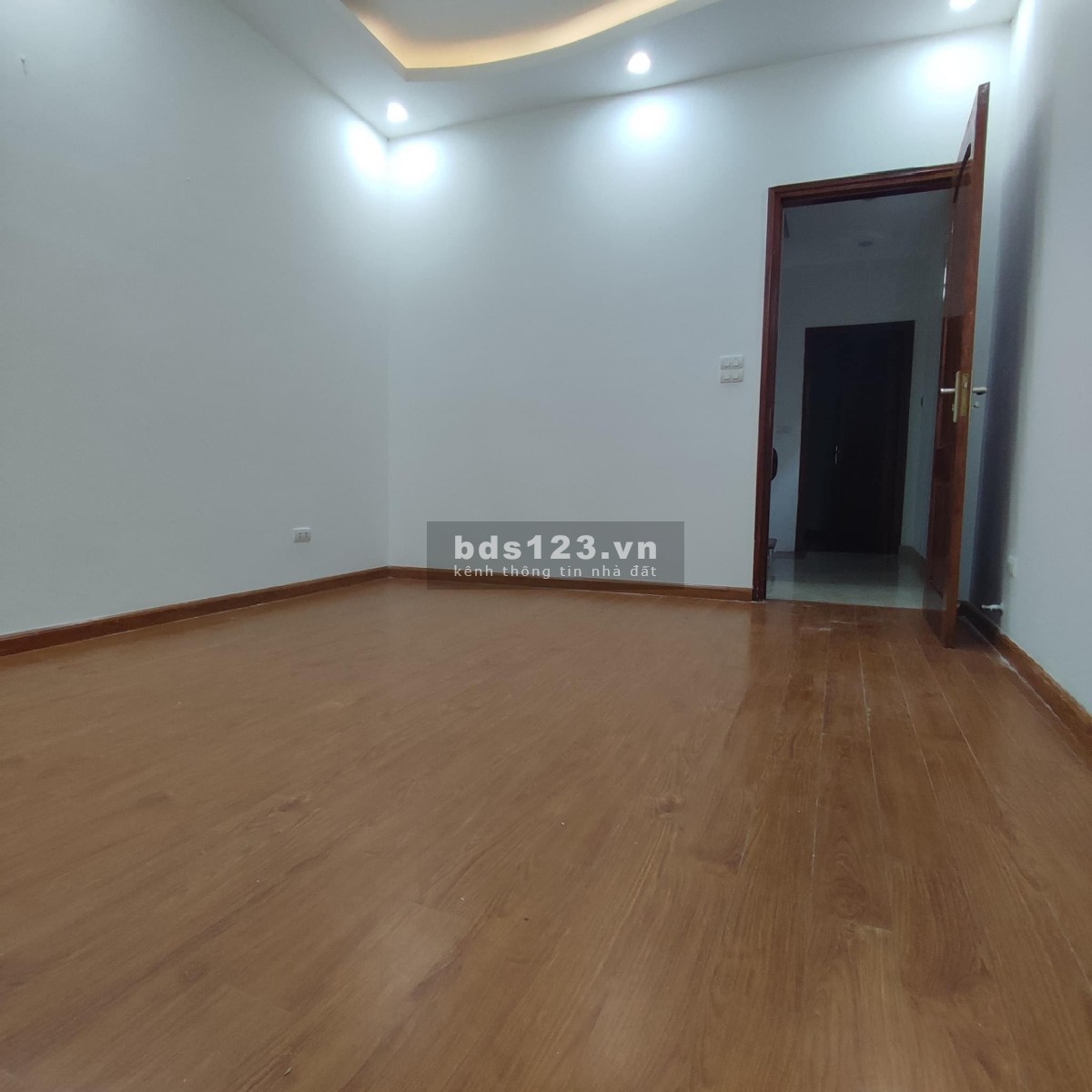 Bán nhà mới đẹp 5 tầng trong ngõ đường Cầu Giấy Hà Nội 43m, 6,2 tỷ