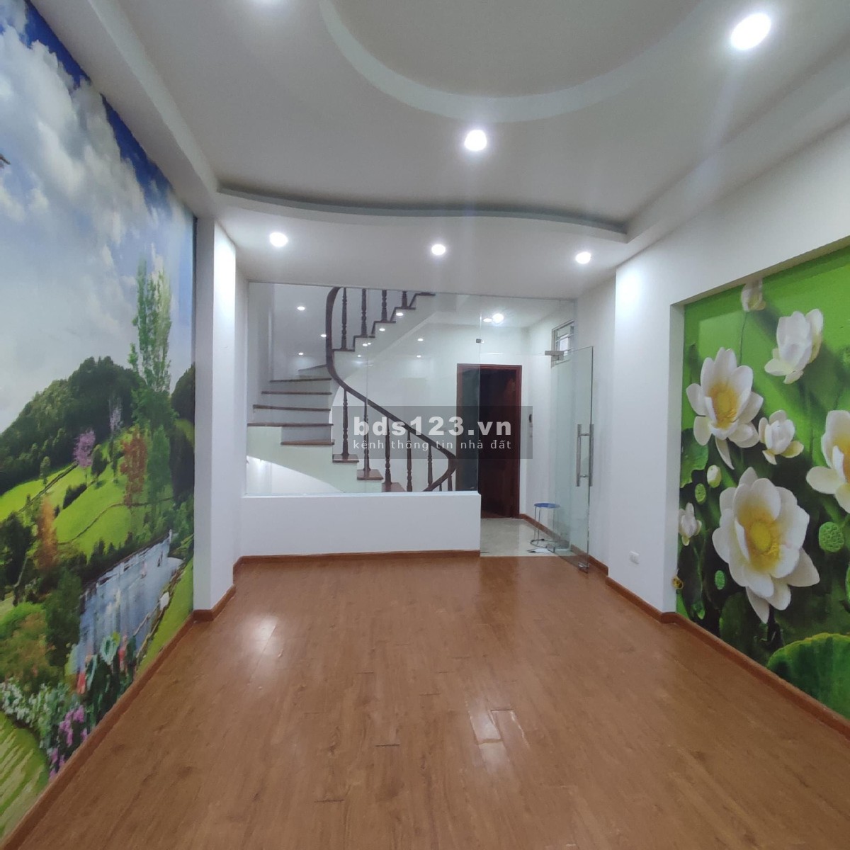 Bán nhà mới đẹp 5 tầng trong ngõ đường Cầu Giấy Hà Nội 43m, 6,2 tỷ