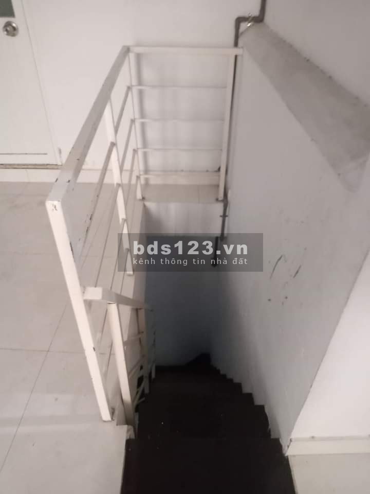 Giá 1.8 tỷ dt 24m2, bán nhà Âu Cơ Tân Bình, 2 tầng 2pn, hẻm 3 gác né