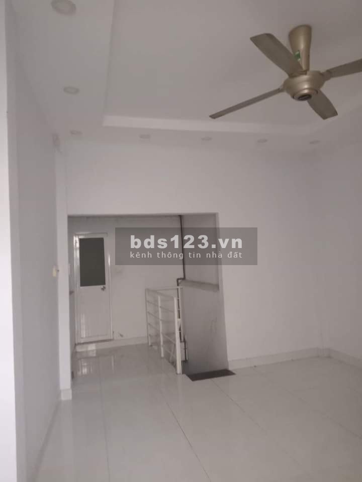 Giá 1.8 tỷ dt 24m2, bán nhà Âu Cơ Tân Bình, 2 tầng 2pn, hẻm 3 gác né