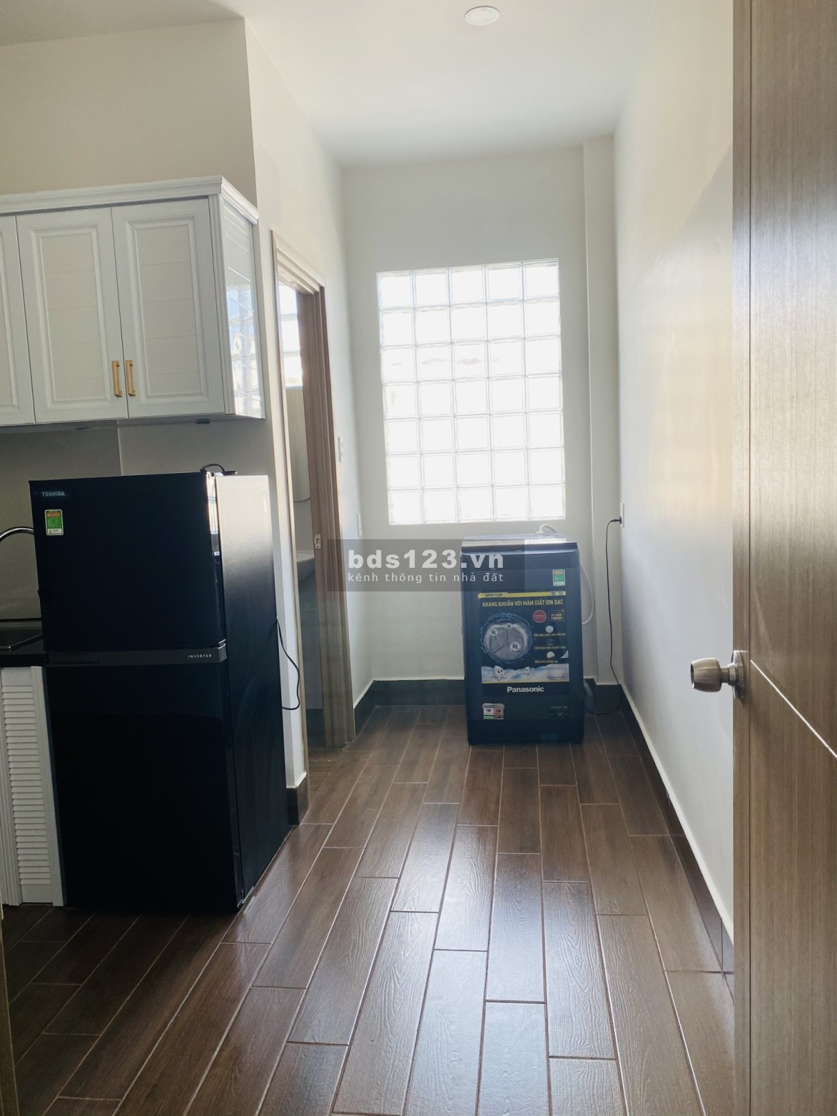 Cho thuê phòng nguyên tầng rộng 52m2, có sẵn nội thất, 5.5 triệu, thương lượng