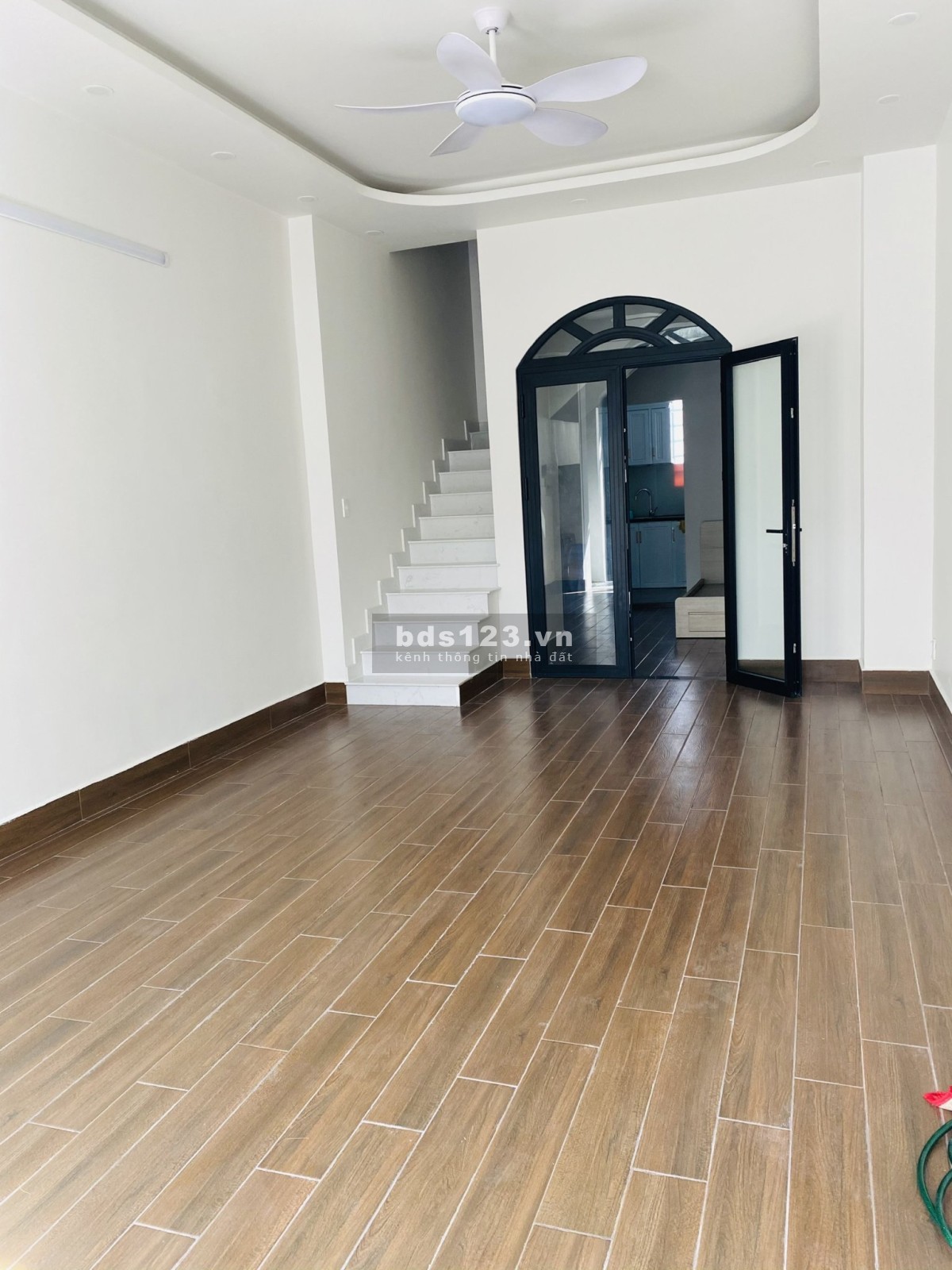 Cho thuê phòng nguyên tầng rộng 52m2, có sẵn nội thất, 5.5 triệu, thương lượng