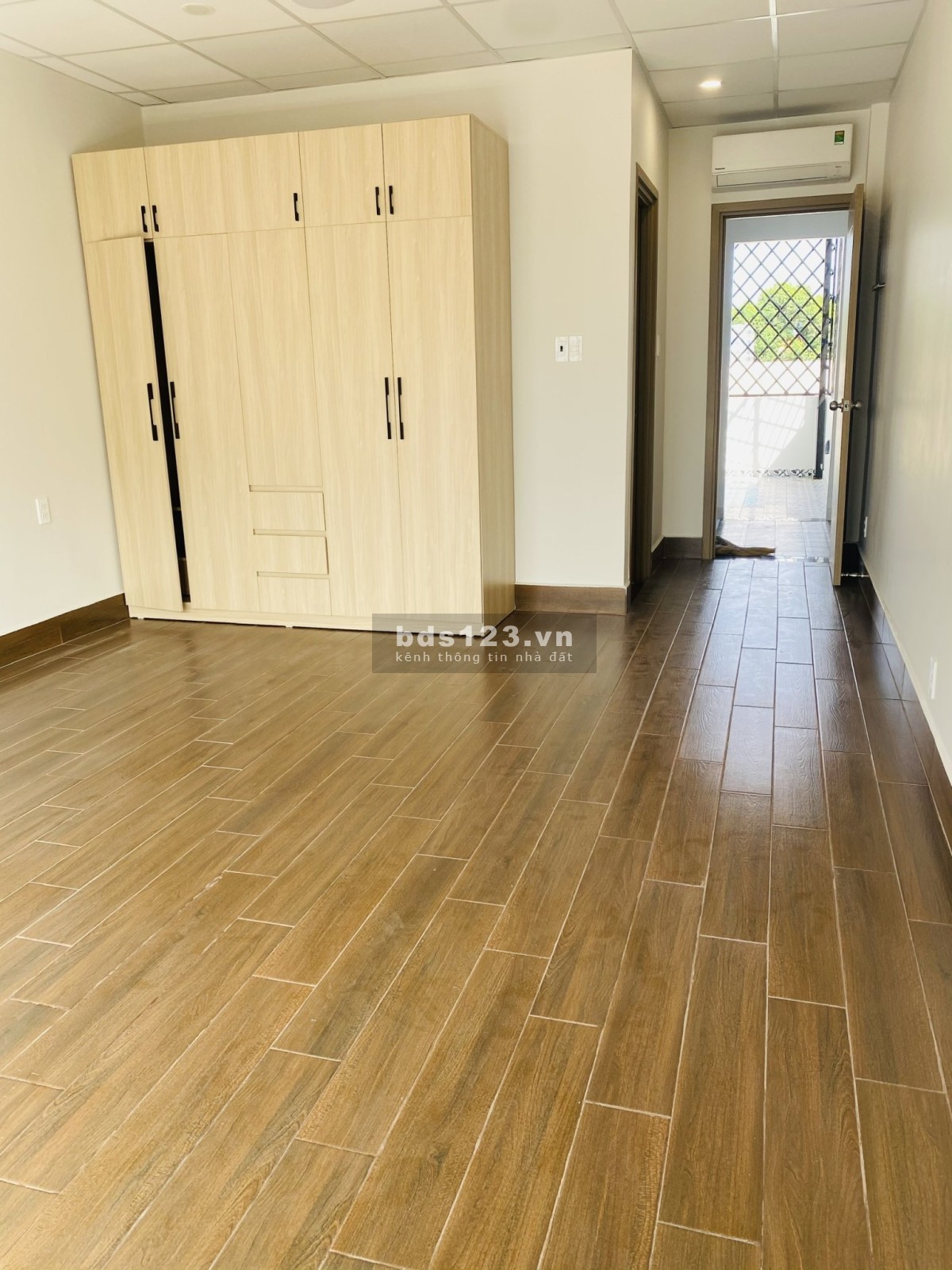 Cho thuê phòng nguyên tầng rộng 52m2, có sẵn nội thất, 5.5 triệu, thương lượng
