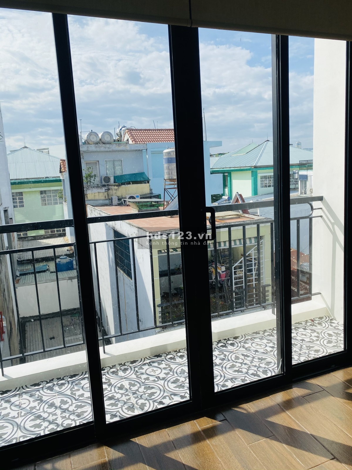 Cho thuê phòng nguyên tầng rộng 52m2, có sẵn nội thất, 5.5 triệu, thương lượng