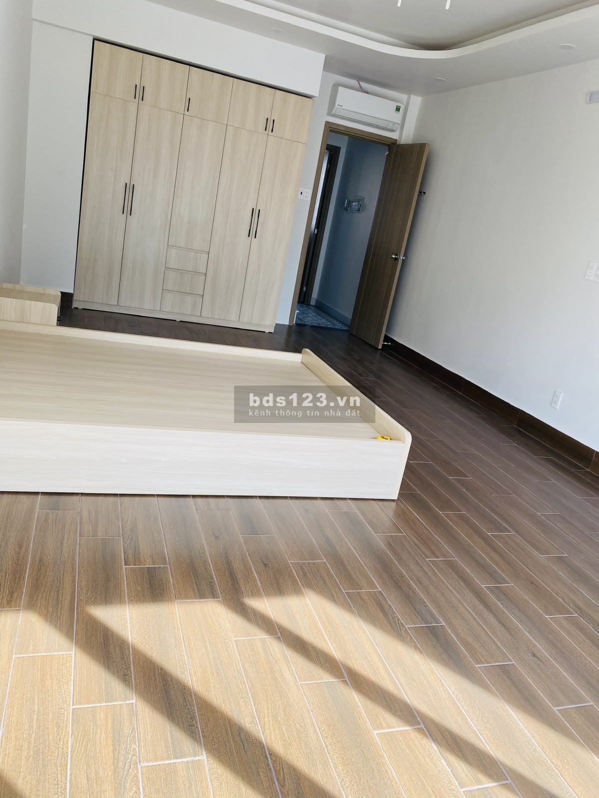 Cho thuê phòng nguyên tầng rộng 52m2, có sẵn nội thất, 5.5 triệu, thương lượng