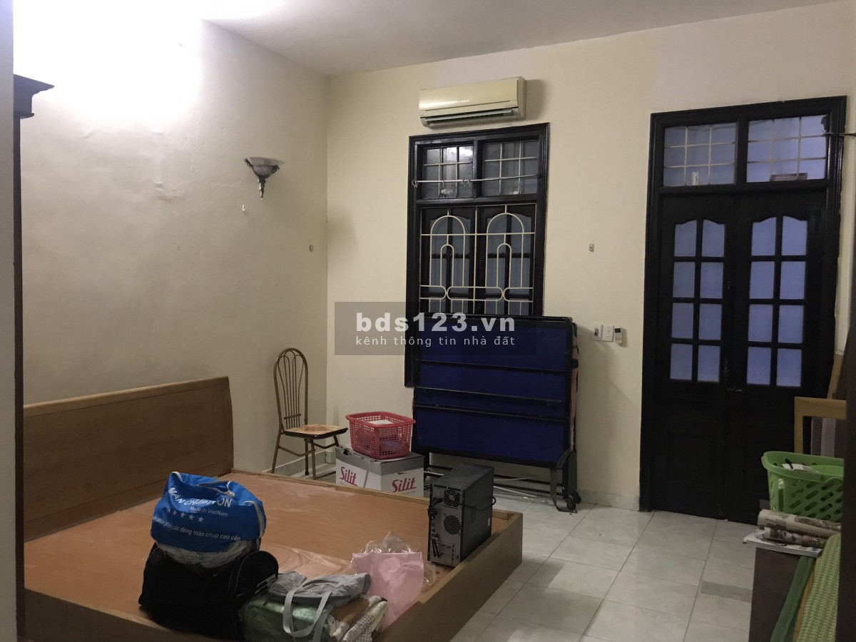Chính chủ cho thuê nhà riêng 60m2, 4 tầng, 4 phòng ngủ, đủ đồ, phường Láng Hạ. Giá 10tr/tháng