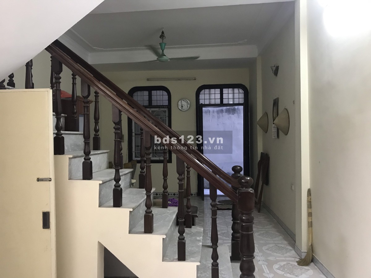 Chính chủ cho thuê nhà riêng 60m2, 4 tầng, 4 phòng ngủ, đủ đồ, phường Láng Hạ. Giá 10tr/tháng