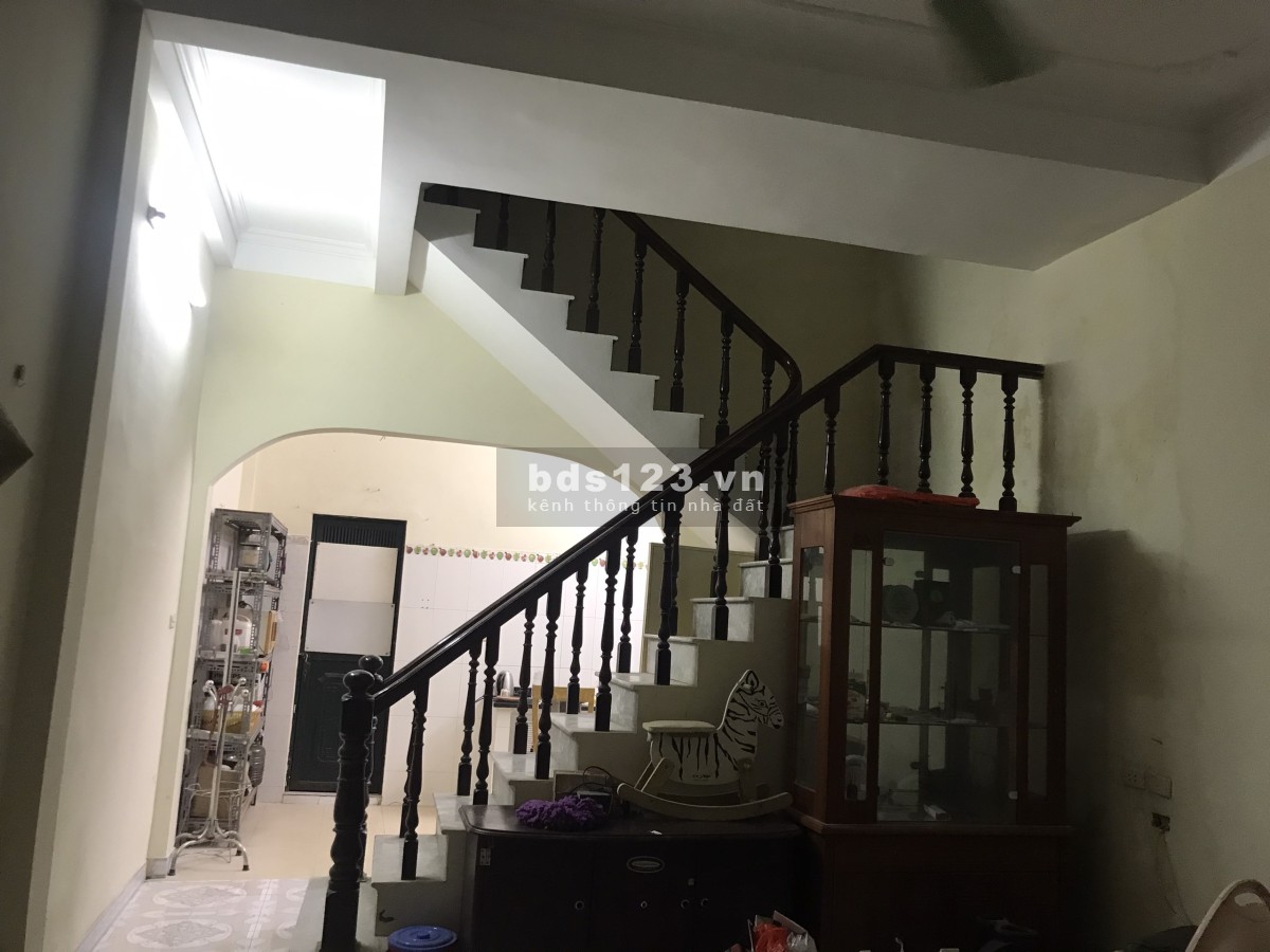Chính chủ cho thuê nhà riêng 60m2, 4 tầng, 4 phòng ngủ, đủ đồ, phường Láng Hạ. Giá 10tr/tháng