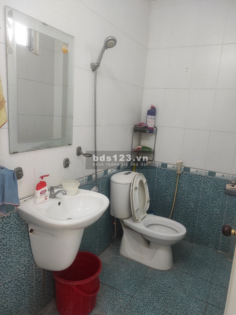 Chính chủ cho thuê phòng Trệt bếp lớn kèm phòng riêng sân phơi riêng sát chợ Kiêm Biên Quận 5