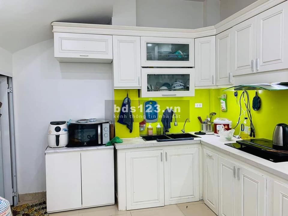 Bán nhà đẹp Cầu Giấy diện tích 30m2, mới kinh kong, gía 4.2 tỷ