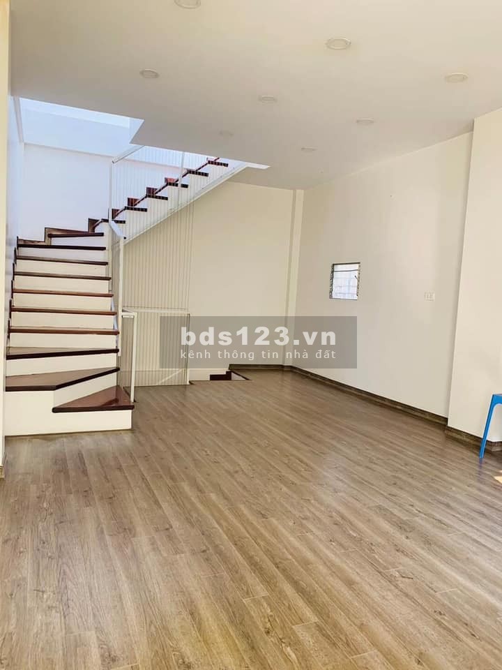 Bán nhà đẹp Cầu Giấy diện tích 30m2, mới kinh kong, gía 4.2 tỷ