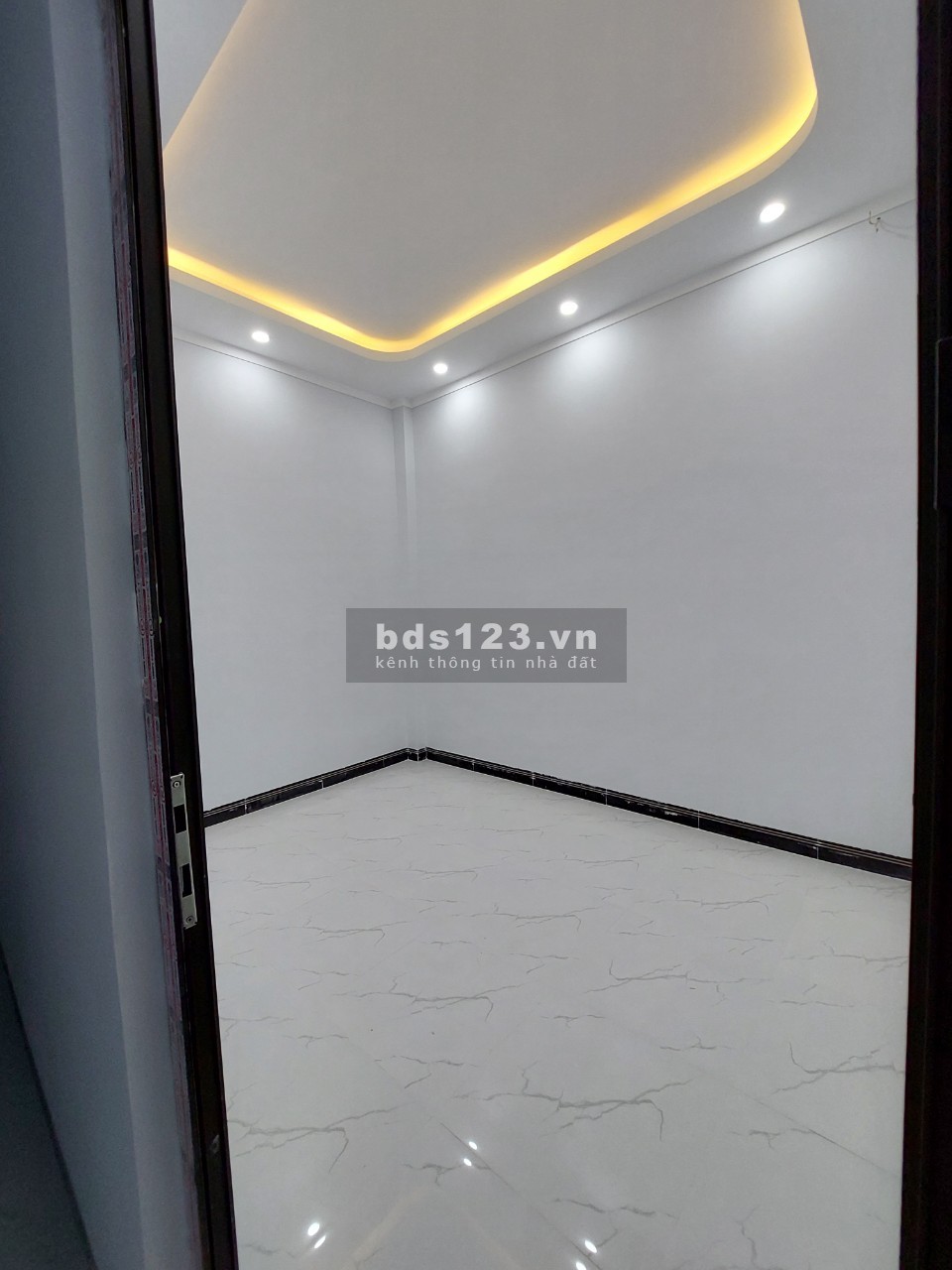 Cần bán nhà ngay trung tâm phố 3 tầng sang trọng phong cách hiện đại, tinh tế