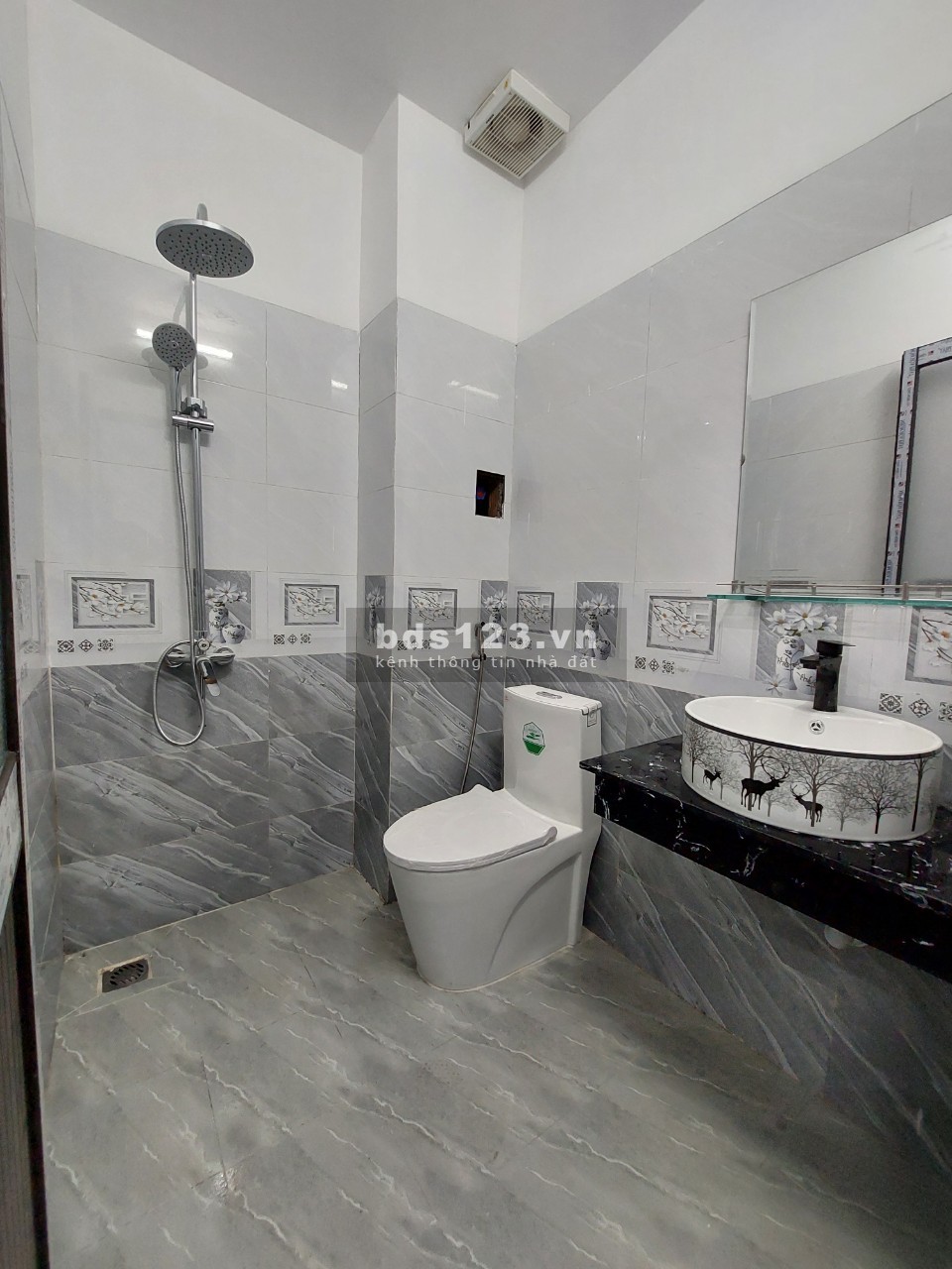 Cần bán nhà ngay trung tâm phố 3 tầng sang trọng phong cách hiện đại, tinh tế