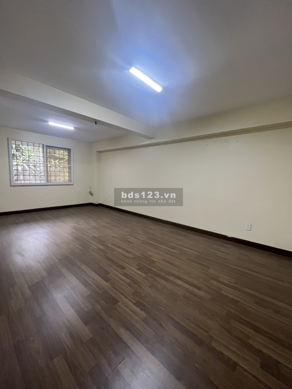 Cho thuê căn hộ 156m2 tầng trệt 675 Nguyễn Kiệm, Phường 9, Q.Phú Nhuận, giá 13 triệu/tháng