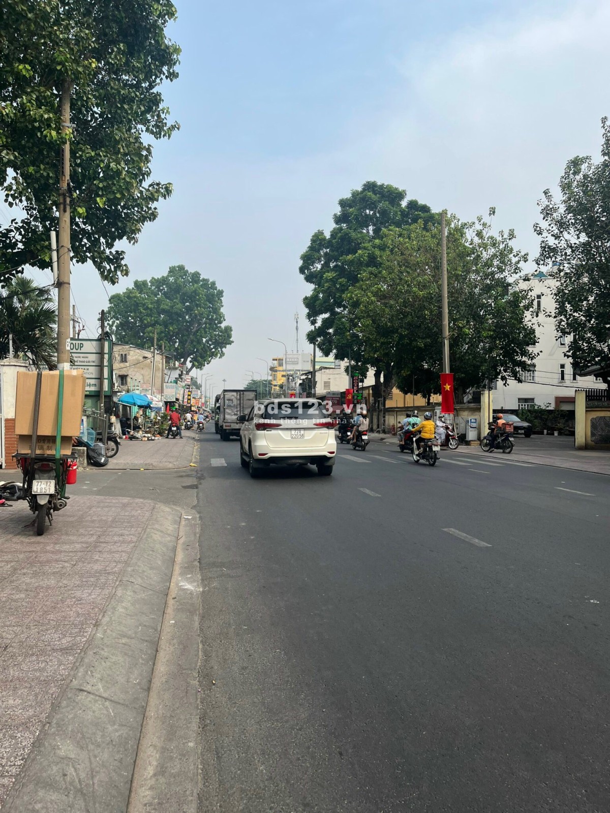 Cho thuê căn hộ 156m2 tầng trệt 675 Nguyễn Kiệm, Phường 9, Q.Phú Nhuận, giá 13 triệu/tháng