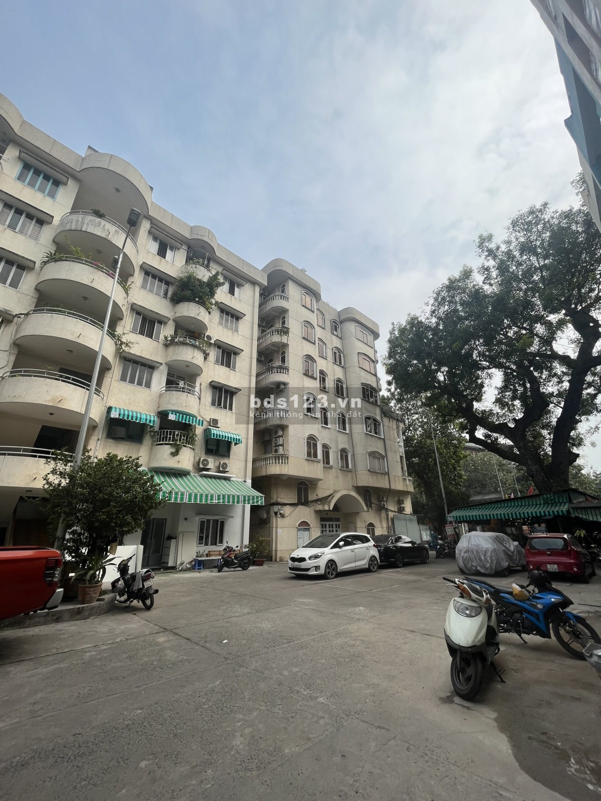Cho thuê căn hộ 156m2 tầng trệt 675 Nguyễn Kiệm, Phường 9, Q.Phú Nhuận, giá 13 triệu/tháng