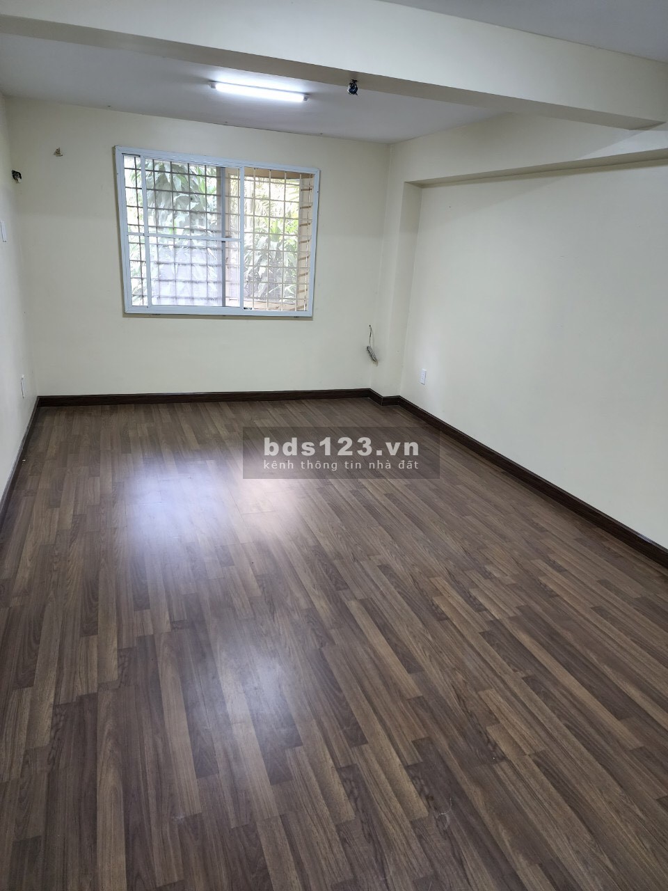 Cho thuê căn hộ 156m2 tầng trệt 675 Nguyễn Kiệm, Phường 9, Q.Phú Nhuận, giá 13 triệu/tháng