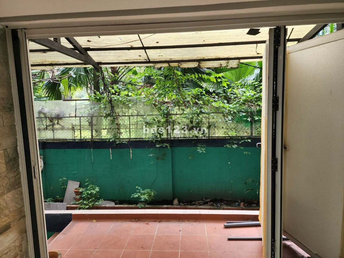 Cho thuê căn hộ 156m2 tầng trệt 675 Nguyễn Kiệm, Phường 9, Q.Phú Nhuận, giá 13 triệu/tháng