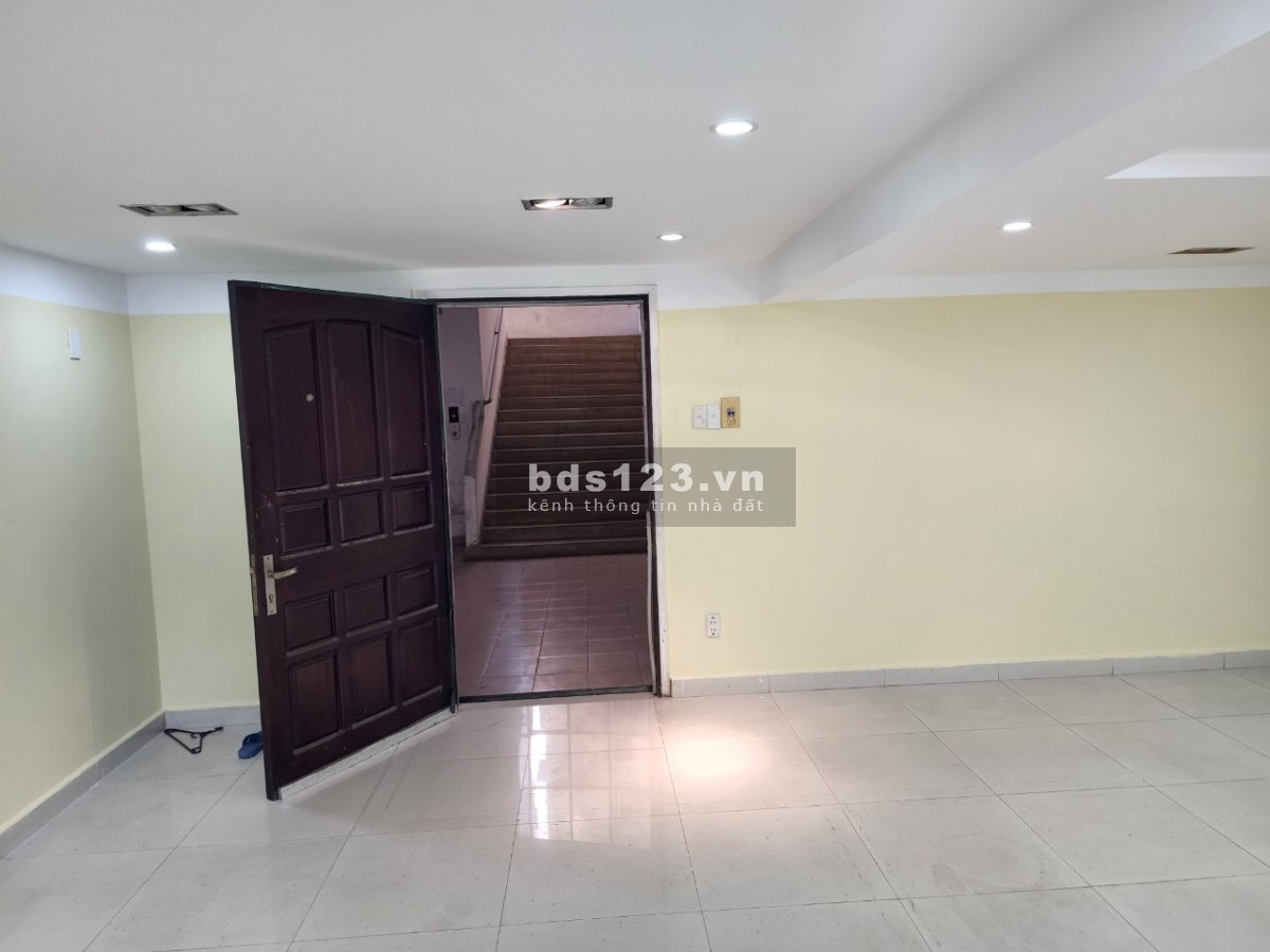 Cho thuê căn hộ 156m2 tầng trệt 675 Nguyễn Kiệm, Phường 9, Q.Phú Nhuận, giá 13 triệu/tháng