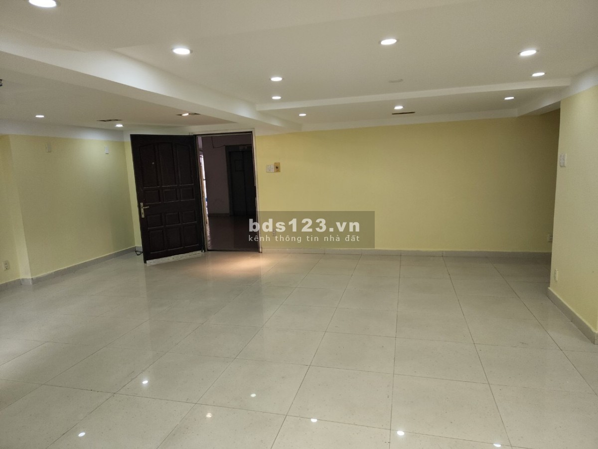 Cho thuê căn hộ 156m2 tầng trệt 675 Nguyễn Kiệm, Phường 9, Q.Phú Nhuận, giá 13 triệu/tháng