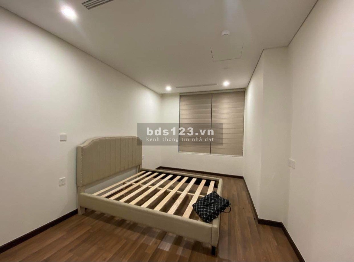Cho thuê chung cư cao cấp Rubik 360 Xuân Thủy Cầu Giấy 80m 2 ngủ full nội thất
