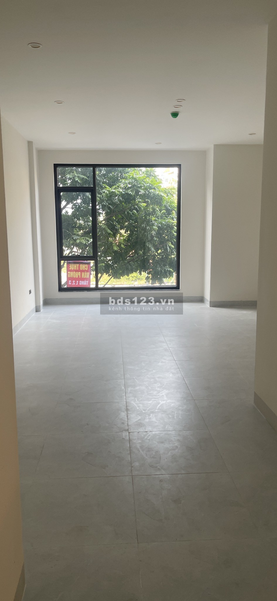 Cho thuê Tầng 1,2,3 làm VP tại Phố Mai Dịch Cầu Giấy HN 33 triệu tháng