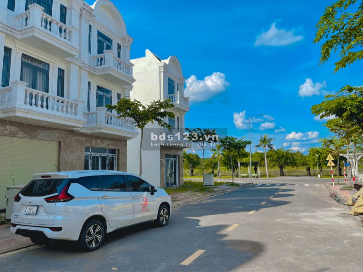 Chủ cần vốn bán gấp 2ty650 ( thương lượng) tiện ích đủ, sổ hoàn công