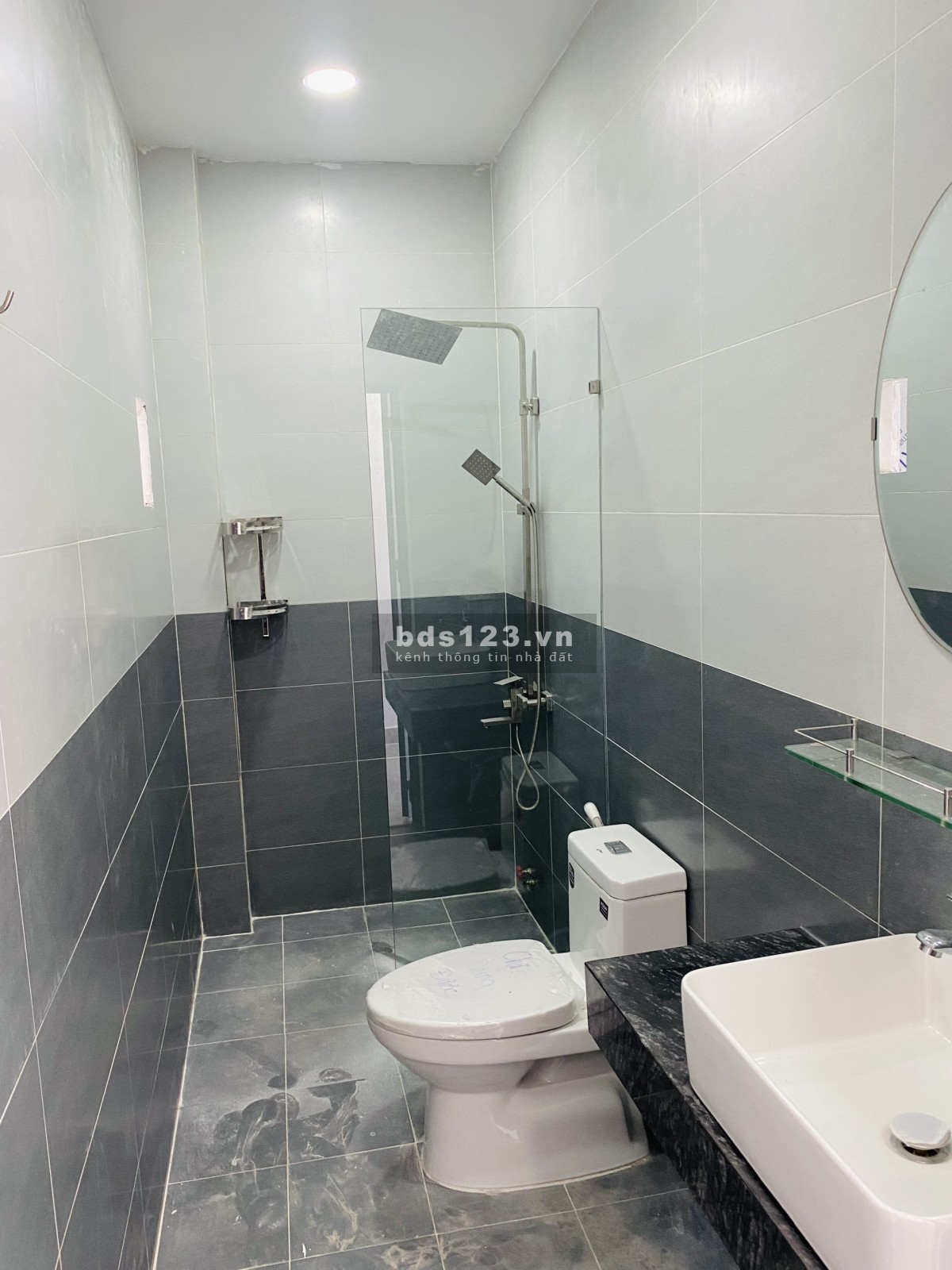 Cho thuê căn hộ mới 100%, full nội thất, có tháng máy. Mặt tiền Đường Nguyễn Tiệu La, P5, Q10