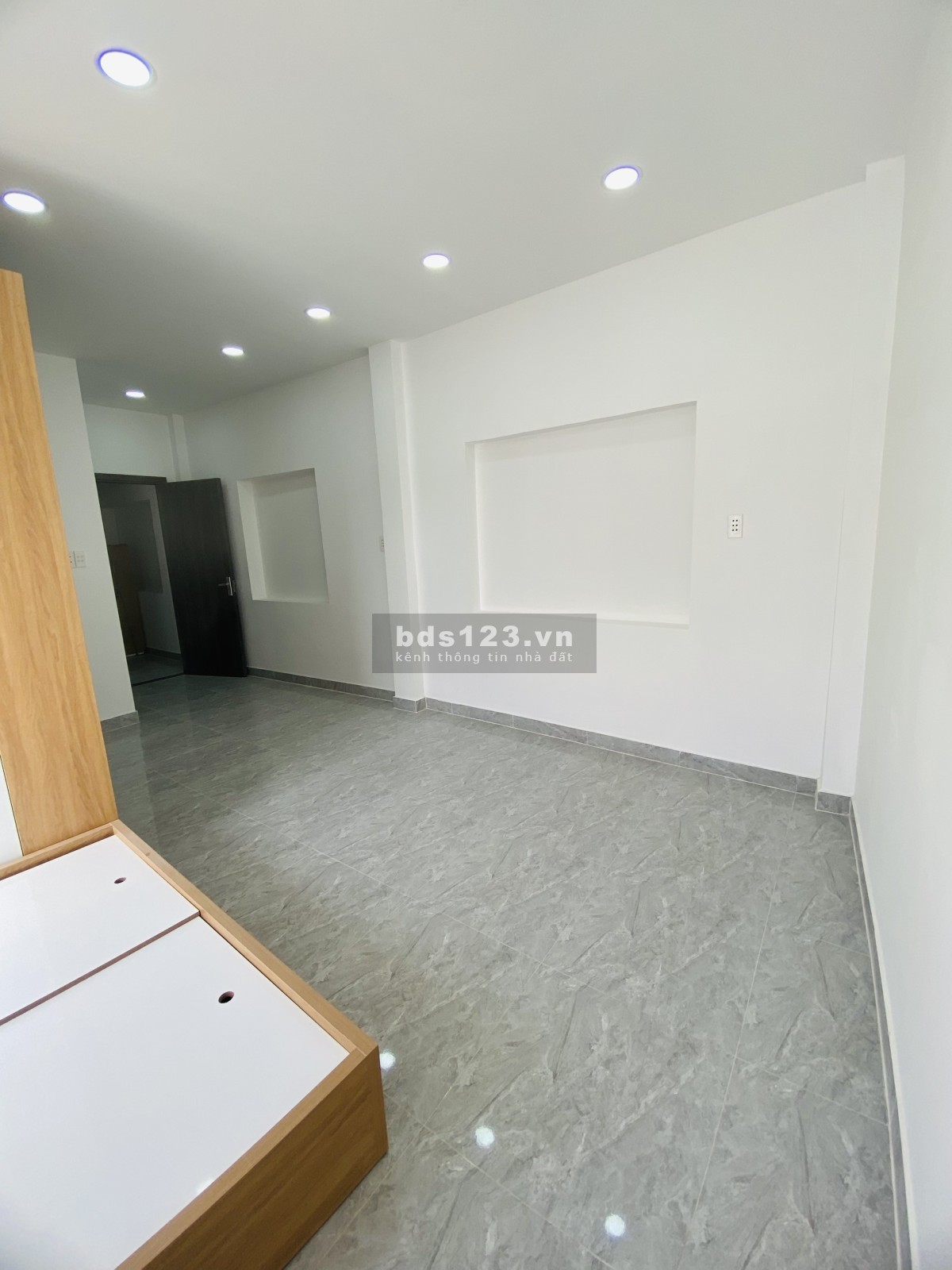 Cho thuê căn hộ mới 100%, full nội thất, có tháng máy. Mặt tiền Đường Nguyễn Tiệu La, P5, Q10