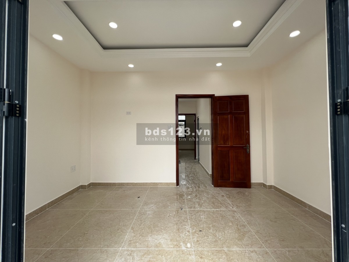 Bán nhà riêng mới xây 2023, gần Nhà thờ Fatima Thủ Đức, DT 68m², 4 PN + 4 WC, sân ô tô, SHR