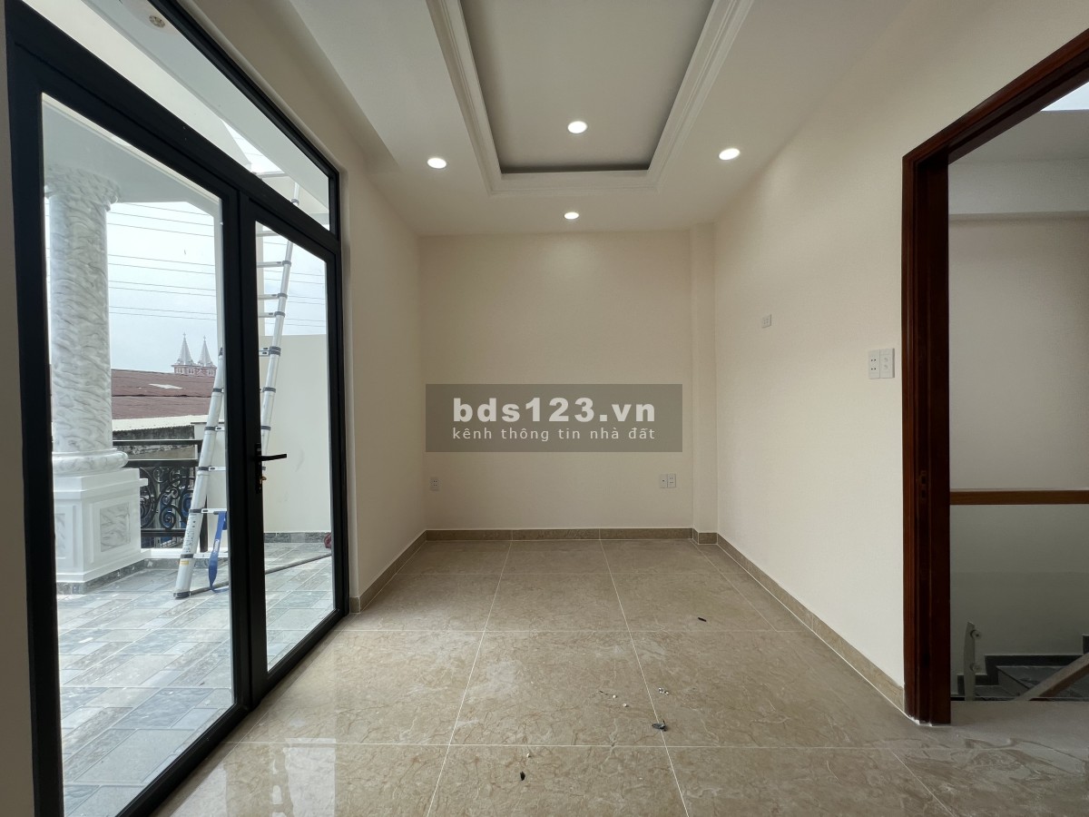 Bán nhà riêng mới xây 2023, gần Nhà thờ Fatima Thủ Đức, DT 68m², 4 PN + 4 WC, sân ô tô, SHR