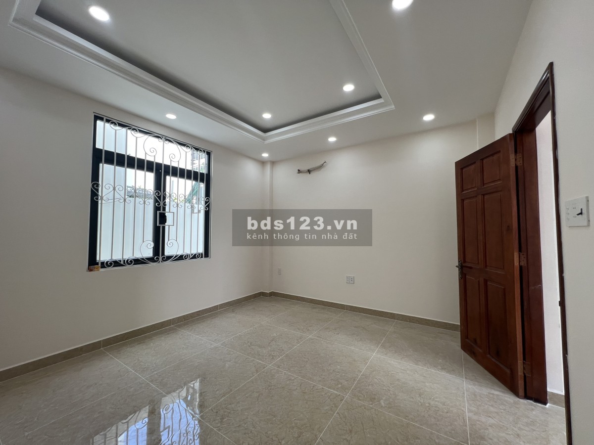 Bán nhà riêng mới xây 2023, gần Nhà thờ Fatima Thủ Đức, DT 68m², 4 PN + 4 WC, sân ô tô, SHR