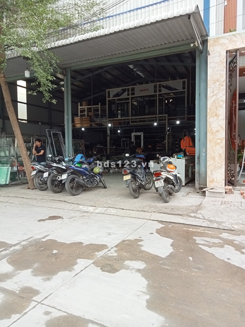 Cho thuê kho xưởng góc 2 mặt tiền Quận 12, gần 400m2