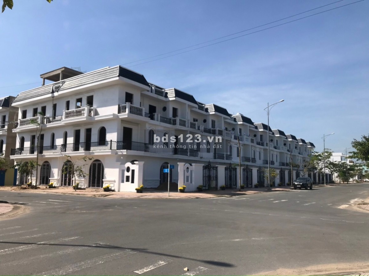 Bán nhà phố đường Võ Văn Kiệt, Trung Tâm Hành Chánh TP Vĩnh Long