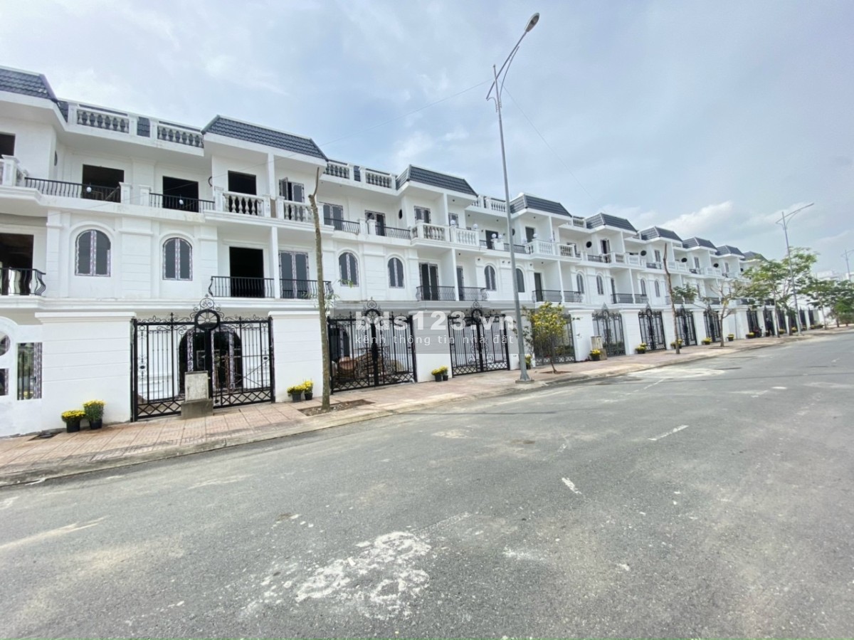 Bán nhà phố đường Võ Văn Kiệt, Trung Tâm Hành Chánh TP Vĩnh Long