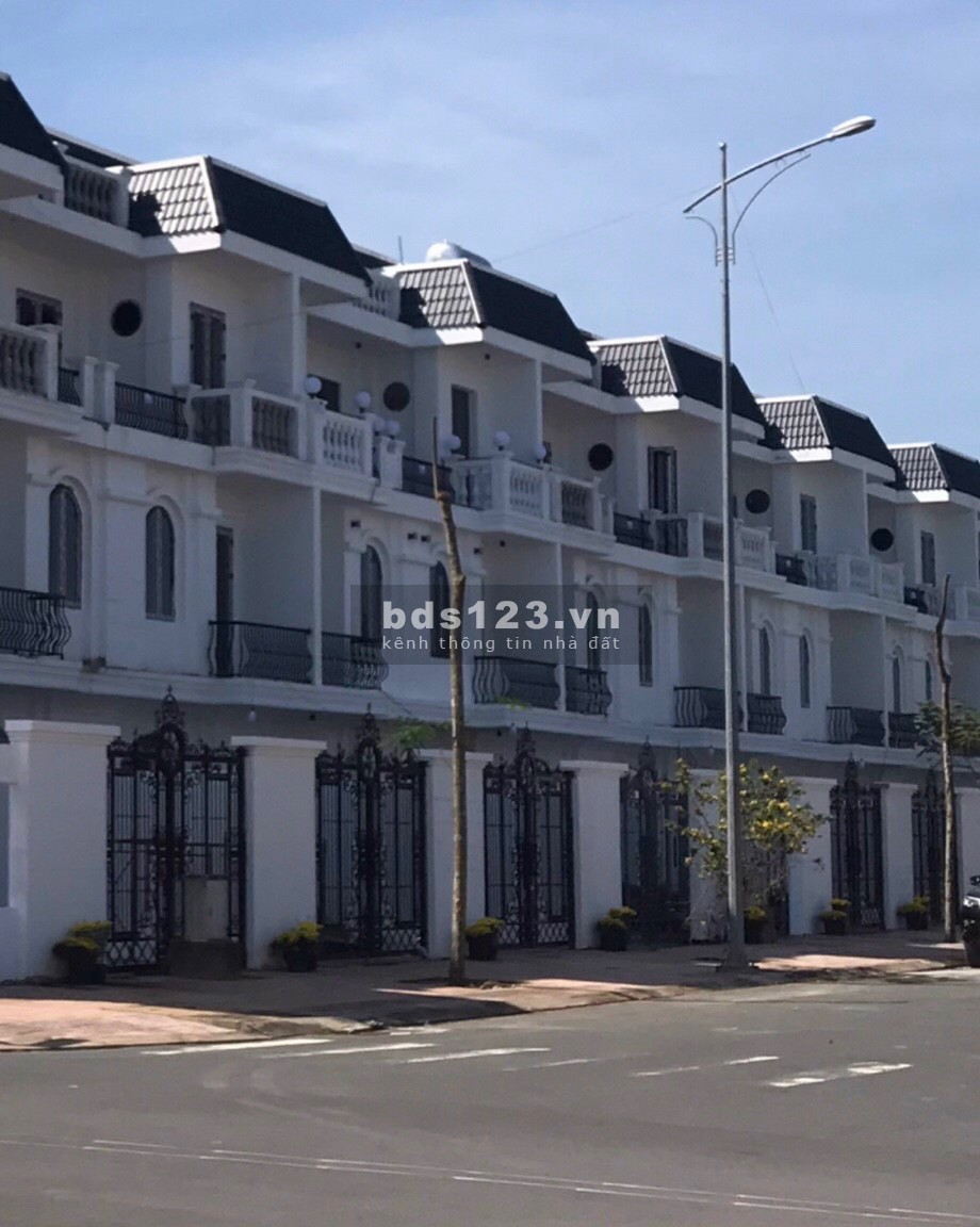 Bán nhà phố đường Võ Văn Kiệt, Trung Tâm Hành Chánh TP Vĩnh Long