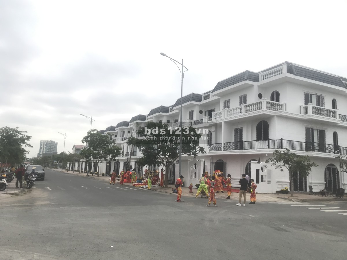 Bán nhà phố đường Võ Văn Kiệt, Trung Tâm Hành Chánh TP Vĩnh Long