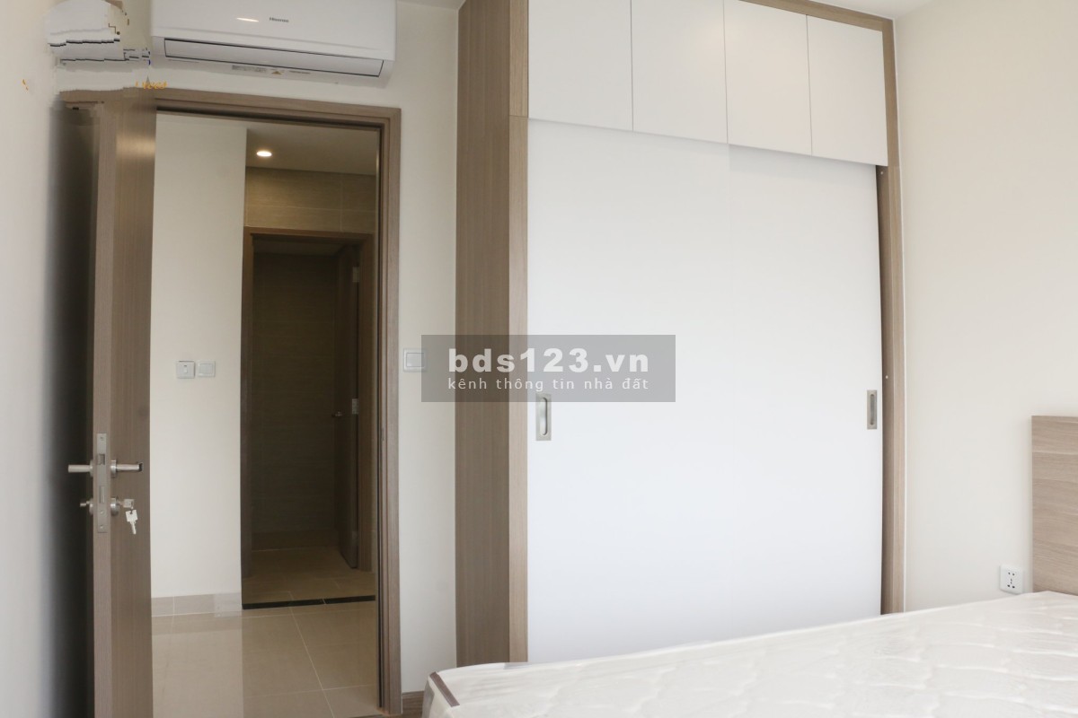 Bán căn hộ 2 PN 1 WC tòa S105 Vinhomes Smart City, tầng trung, hướng mát, giá tốt