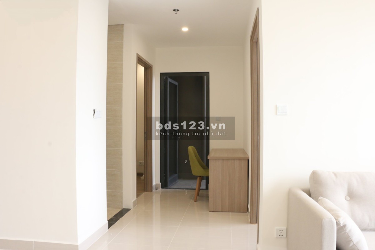 Bán căn hộ 2 PN 1 WC tòa S105 Vinhomes Smart City, tầng trung, hướng mát, giá tốt