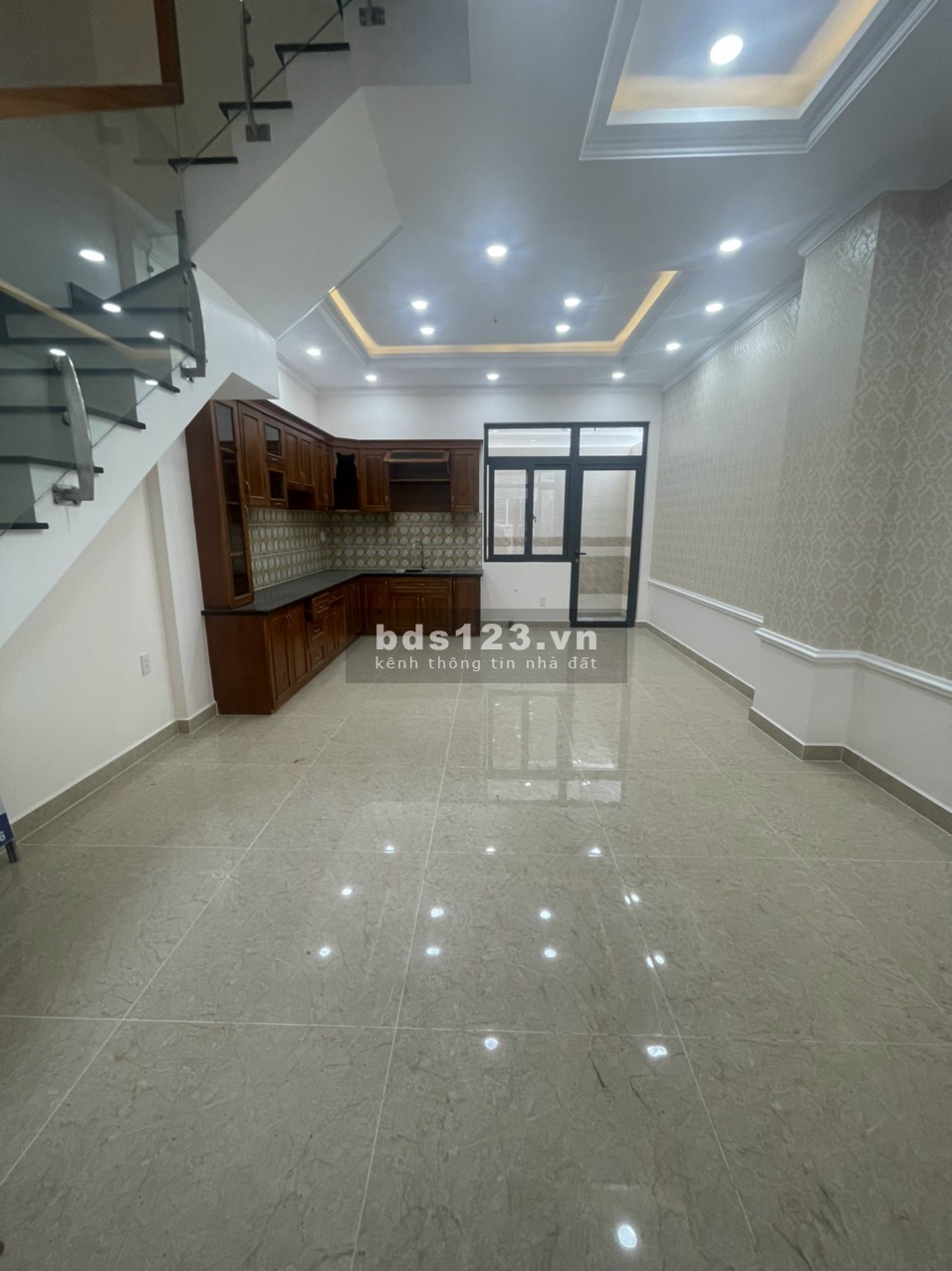 Bán nhà riêng mới xây 2023, gần Nhà thờ Fatima Thủ Đức, DT 68m², 4 PN + 4 WC, sân ô tô, SHR