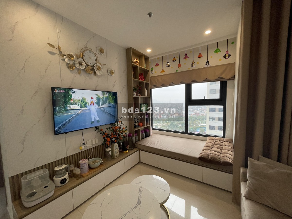 Bán căn hộ 2 phòng ngủ 1 đa năng, Full đồ xịn, 2.8 tỷ bao phí, Gần công viên 10.2ha
