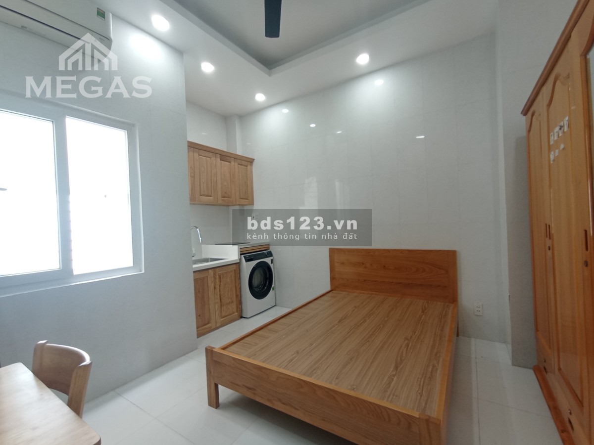Căn hộ giá rẻ full nội thất gần etown có cửa sổ, ban công
