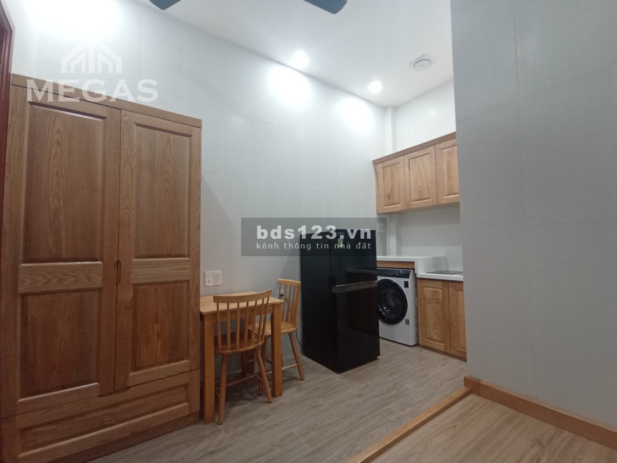 Căn hộ giá rẻ full nội thất gần etown có cửa sổ, ban công