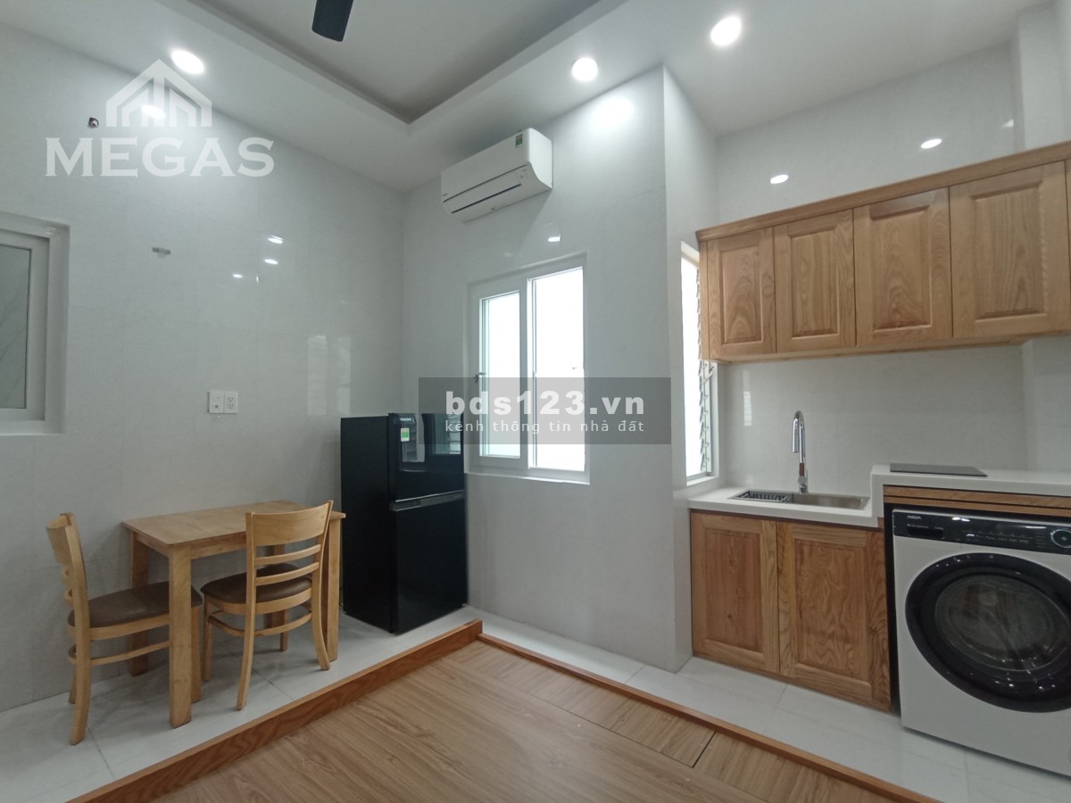 Căn hộ giá rẻ full nội thất gần etown có cửa sổ, ban công