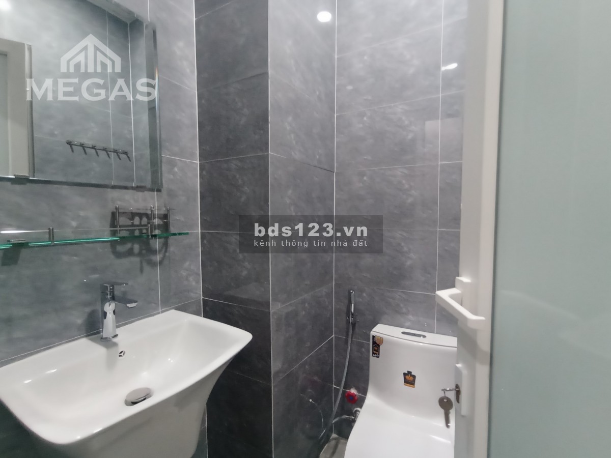 Căn hộ giá rẻ full nội thất gần etown có cửa sổ, ban công
