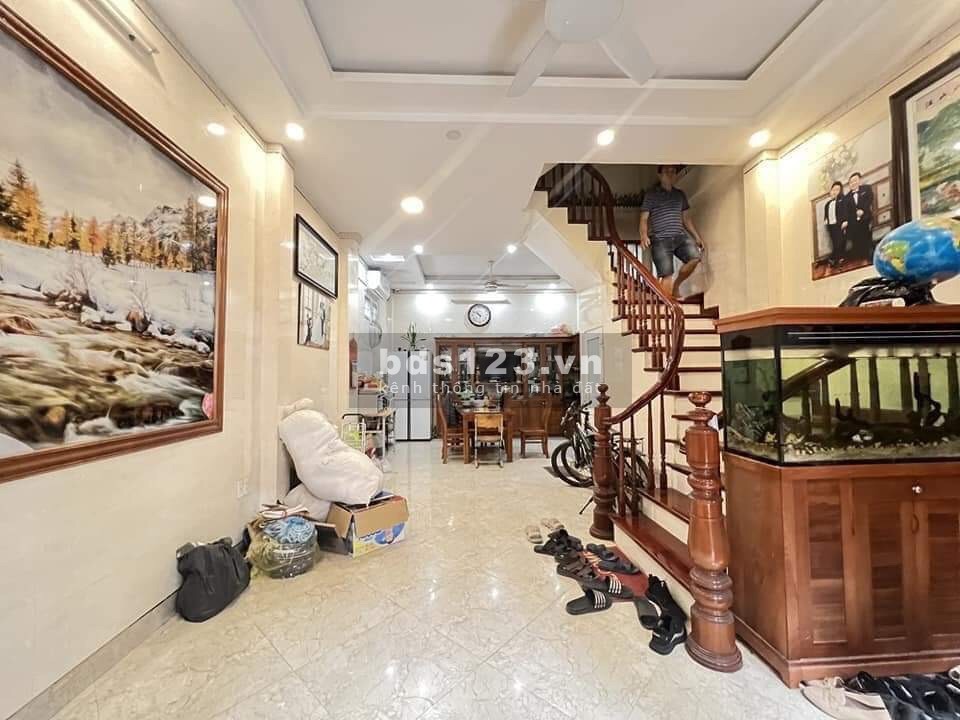 Bán nhà riêng Hai Bà Trưng, ô tô, KD, DT 45m2, 5T, MT 4,5m, Giá 8.3 Tỷ