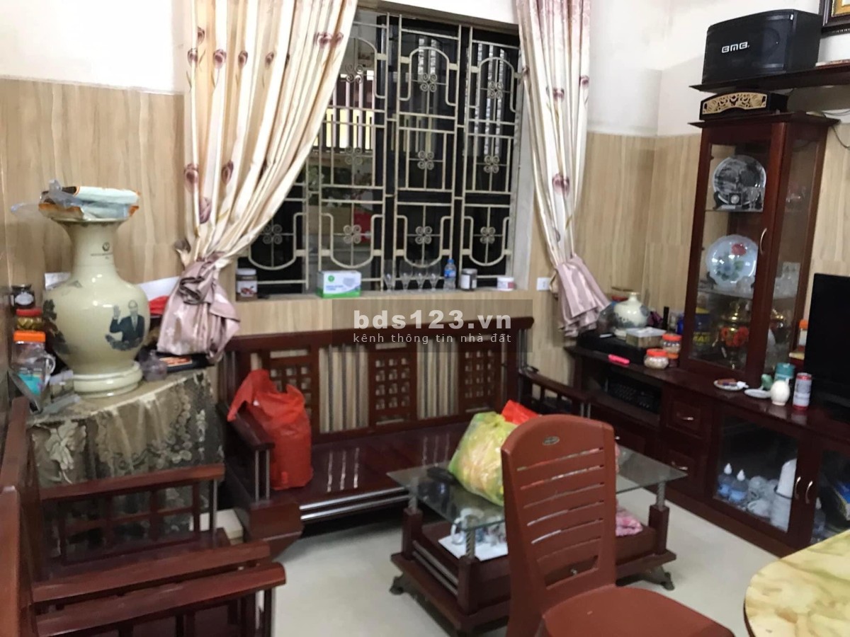 Bán nhà riêng nằm trên mảnh đất vuông rẻ đẹp, xung quanh nhiều tiện ích