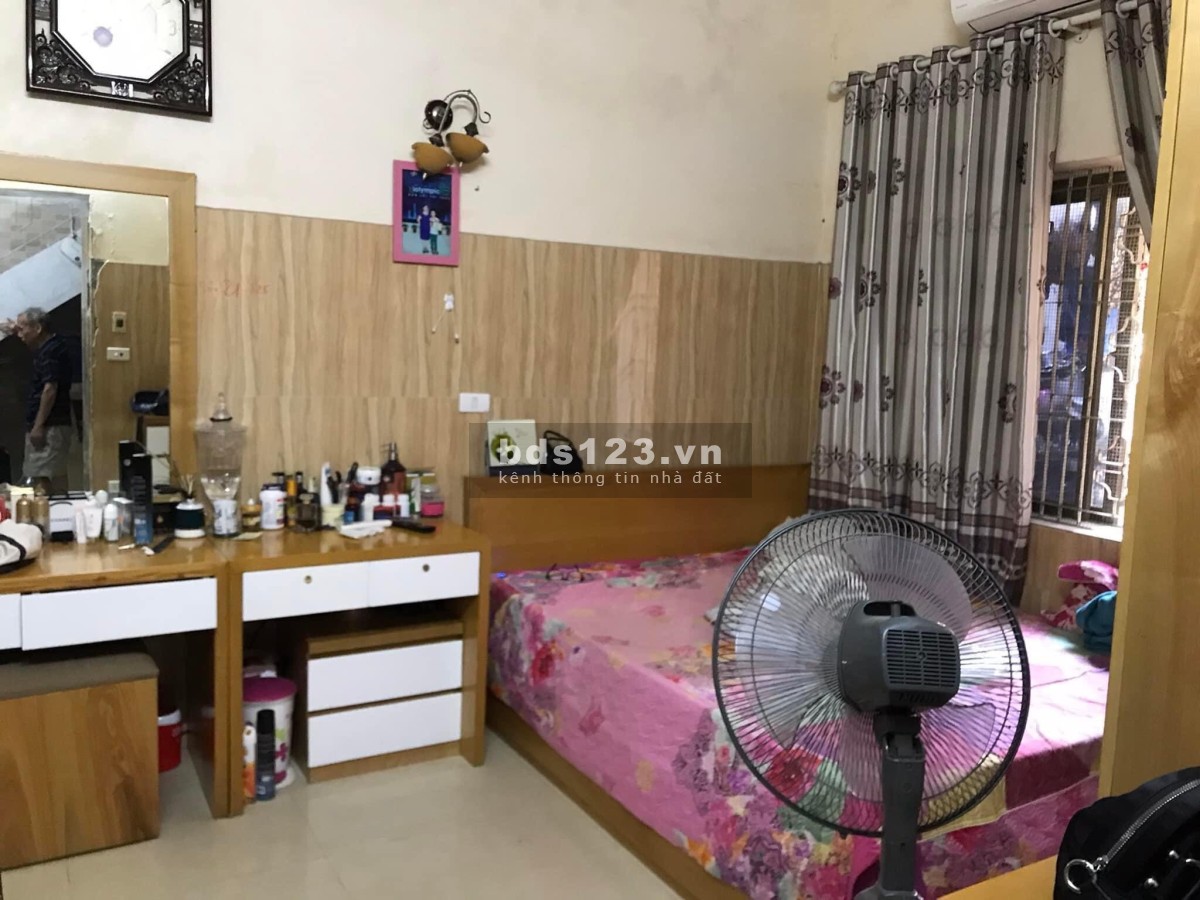Bán nhà riêng nằm trên mảnh đất vuông rẻ đẹp, xung quanh nhiều tiện ích